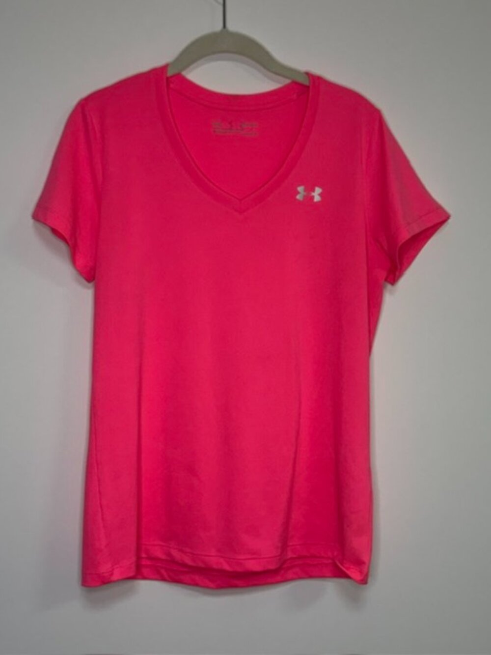 Under‎ Armour Women’s  Bright Pink Loose Fit V-neck HeatGear Tee - Size M